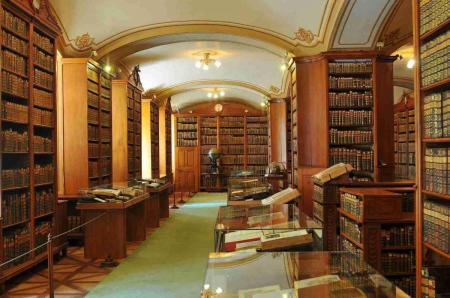 Library of Ádám Patachich